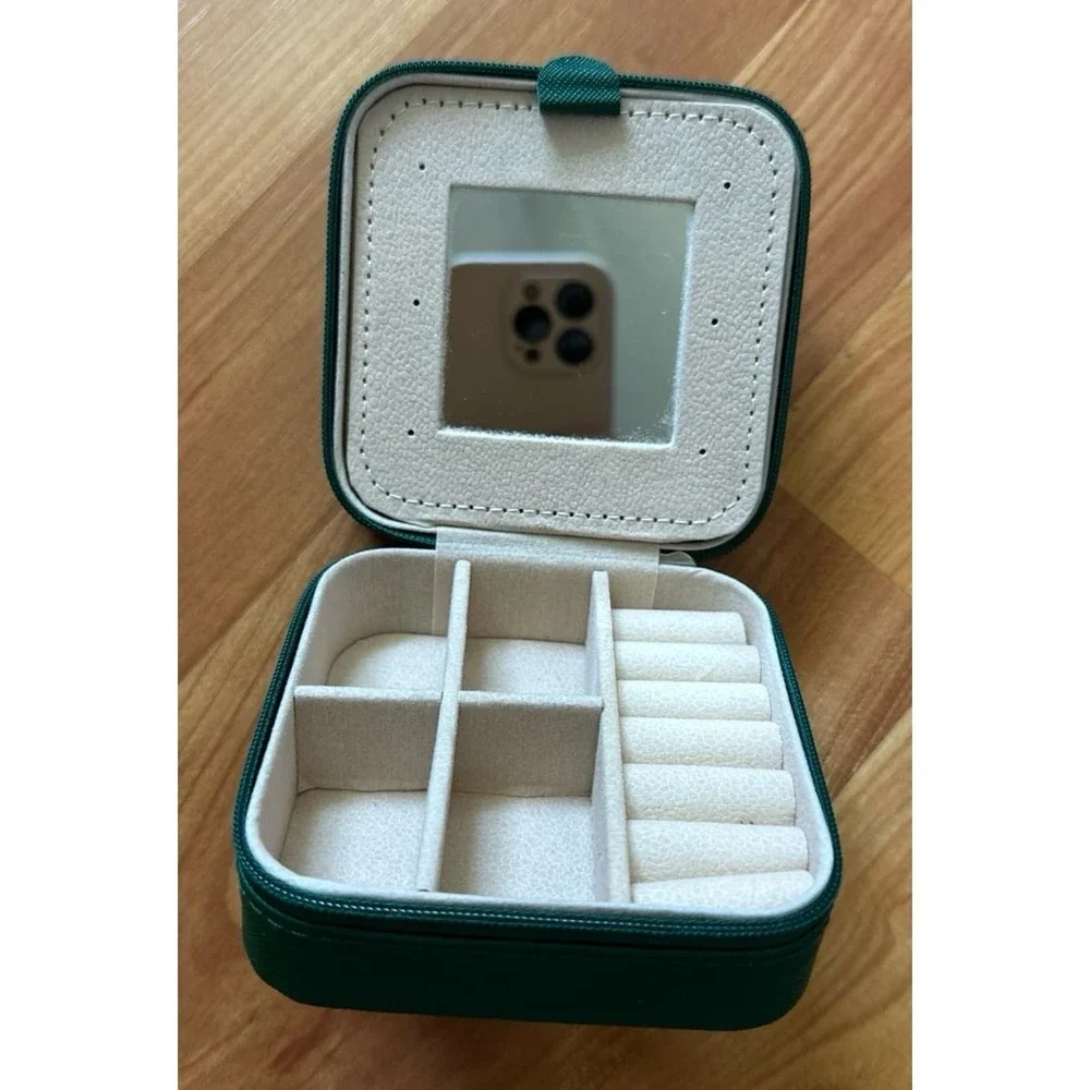TRAVEL JEWELLERY BOX-IN GREEN FAUX LEATHER- New !